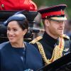 Meghan Markle e o príncipe Harry desfilaram em cortejo no início das comemorações dos 93 anos da rainha Elizabeth II