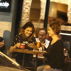 Fernanda Gentil e Priscila Montandom curtem programa romântico e trocam beijos em point badalado do Rio de Janeiro, nesta segunda-feira, 11 de junho de 2019