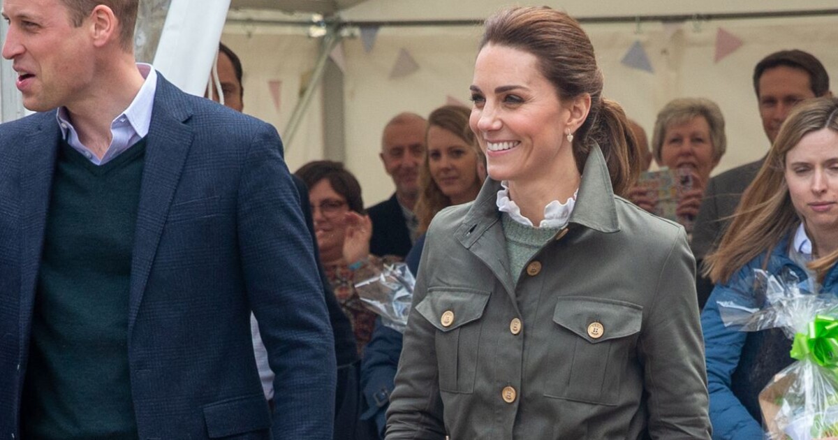 Princesas usam coturno! Kate Middleton elege moda militar utilitária em evento