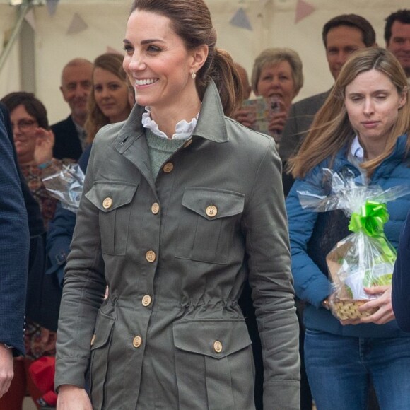 Kate Middleton combina jaquela com calça skinny jeans em Cumbria, no Reino Unido, nesta terça-feira, dia 11 de junho de 2019