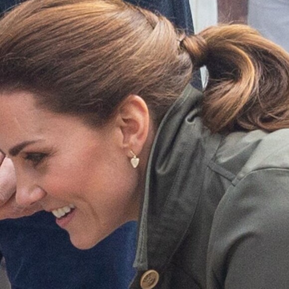 Kate Middleton usa brincos de ouro com diamantes em evento em Cumbria, no Reino Unido, nesta terça-feira, dia 11 de junho de 2019