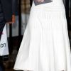 Vestido de Kate Middleton tem saia mais larga que contrasta com shape sequinho do modelo nesta quarta-feira, dia 12 de junho de 2019