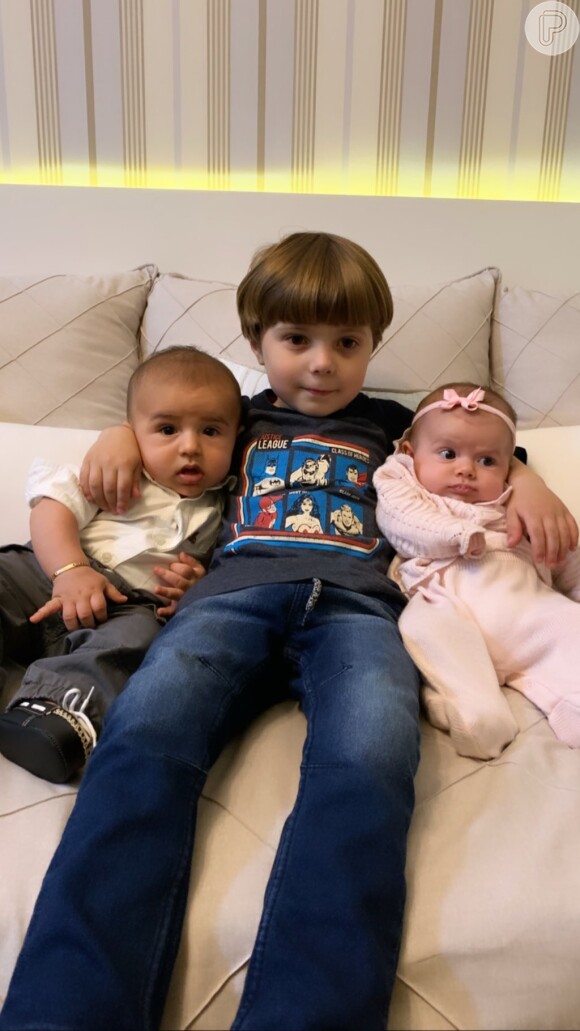Thaeme Mariôto encanta a web ao compartilhar encontro da filha, Liz, com primos neste domingo, dia 16 de junho de 2019