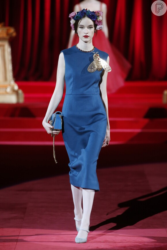 Azul é uma das cores em alta nesta estação. O vestido é Dolce & Gabbana