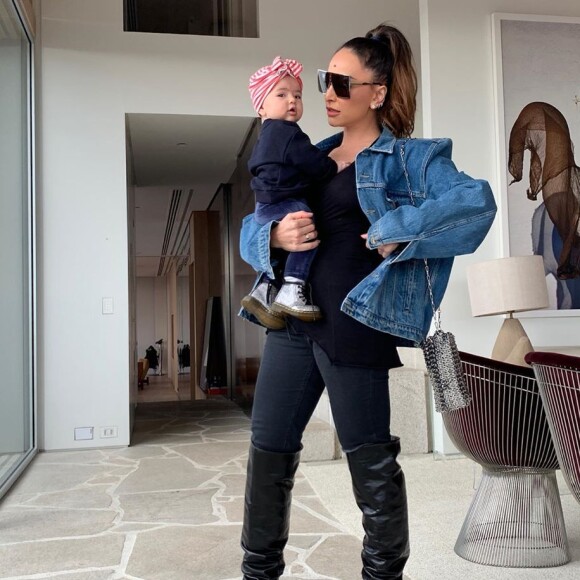 Sabrina Sato e a filha, Zoe, esbanjam estilo em produções de inverno