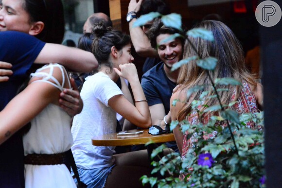 Chay Suede e Laura Neiva são flagrados pela primeira vez juntos após assumirem namoro, neste sábado, 11 de outubro de 2014