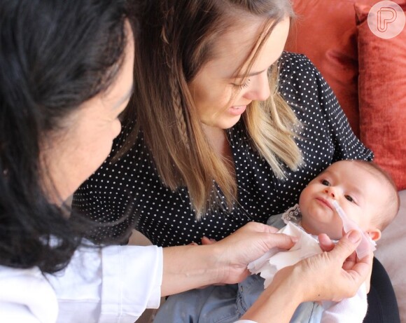Filha de Thaeme, Liz, de 2 meses, tomou as tradiconais vacinas nesta segunda-feira, 24 de junho de 2019