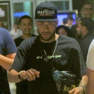 Neymar vai às compras no shopping Village Mall, na Barra da Tijuca, zona oeste do Rio de Janeiro, nesta quinta-feira, 26 de junho de 2019