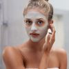 A máscara facial de argila é capaz de tratar a pele em profundidade em poucos minutos