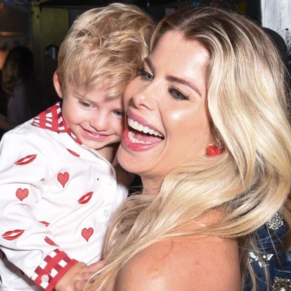 Karina Bacchi foi fotografada com o filho, Enrico, na festa junina da Ong Florescer no sábado, 29 de junho de 2019