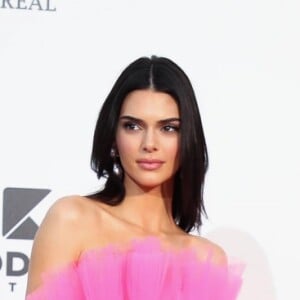 Babados em alta: Kendall Jenner também escolheu os babados de Giambattista Valli para evento em Cannes