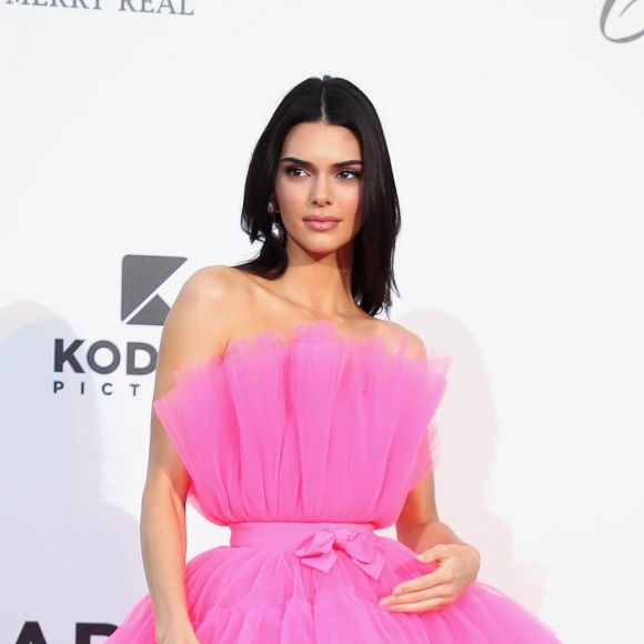 Babados em alta: Kendall Jenner também escolheu os babados de Giambattista Valli para evento em Cannes