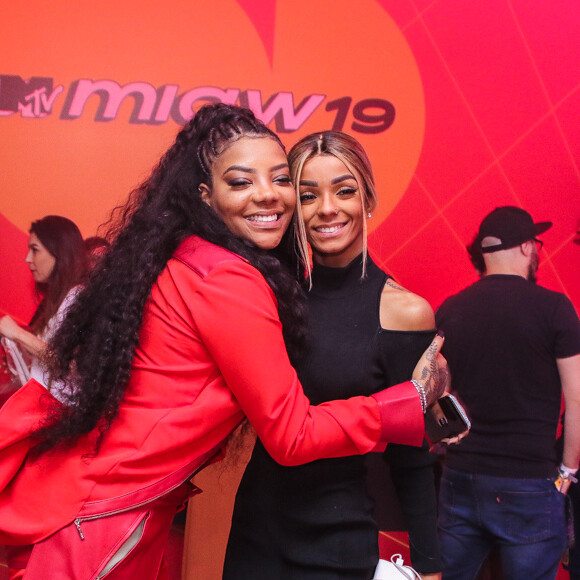 Ludmilla e a namorada, Brunna Gonçalves, trocaram de looks para o after party da premiação MTV MIAW