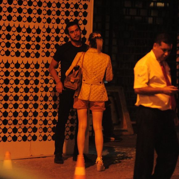 Isabelle Drummond foi vista com Fábio Scalon em restaurante japonês no Rio