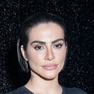 Cleo Pires disse ter uma técnica na hora de cantar: 'Quando fico muito nervosa fica mais difícil inspirar, aí dou uma dilatada na barriga e fica mais fácil'