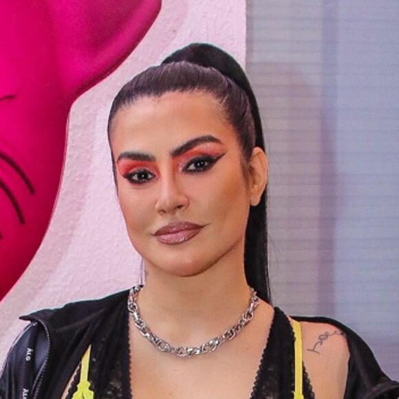 Cleo Pires negou gravidez após ser indicada com 'novas formas' na entrega do MTV MIAW: 'Estufo a barriga'