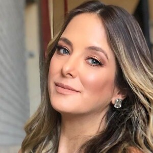 Ticiane Pinheiro foi flagrada pelo marido usufruindo do barrigão de 39 semanas de gravidez