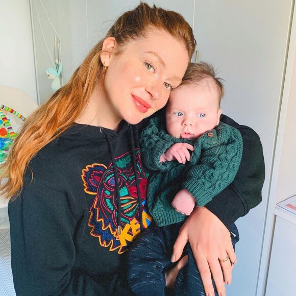 Marina Ruy Barbosa encanta ao fazer foto com filho de amiga nesta quarta-feira, dia 10 de julho de 2019