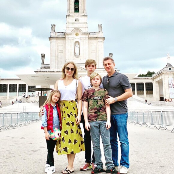 Luciano Huck e Angélica postam foto com os filhos em viagem em família nesta quinta-feira, dia 11 de julho de 2019
