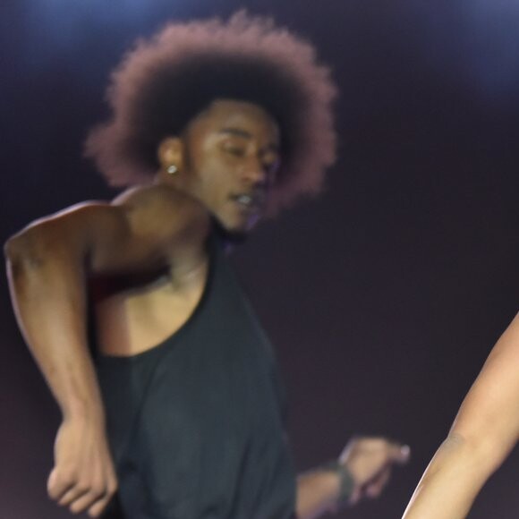 Anitta rebola em show
