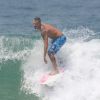 Paulinho Vilhena aproveita folga de 'Império' para surfar no Rio, nesta segunda-feira, 13 de outubro de 2014