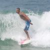 Paulinho Vilhena aproveita folga de 'Império' para surfar no Rio, nesta segunda-feira, 13 de outubro de 2014