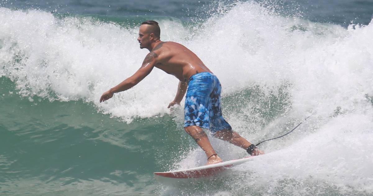 Paulinho Vilhena mostrou habilidade com as ondas - Purepeople
