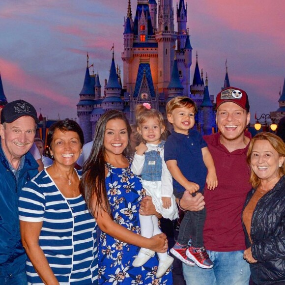 Teodoro já até curtiu uma viagem para a Disney e parece que ele amou