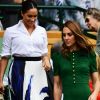 Meghan Markle e Kate Middleton foram juntas à final feminina de Wimbledon