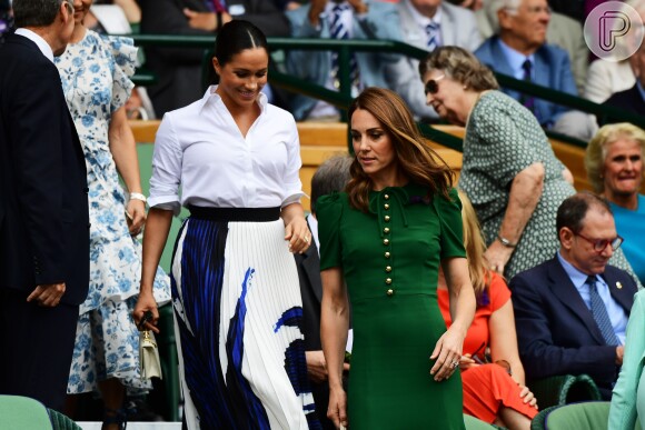 Meghan Markle e Kate Middleton foram juntas à final feminina de Wimbledon