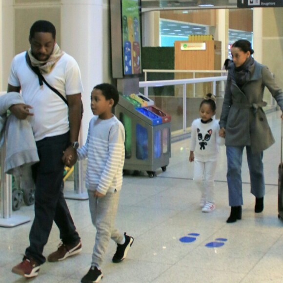Taís Araujo e Lázaro Ramos embarcam com a família em Aeroporto Santos Dumont, no Rio de Janeiro, nesta quinta-feira, dia 18 de julho de 2019