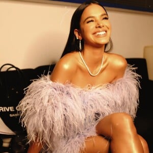 Bruna Marquezine contou para os fãs que estava com muita vontade de comer donuts