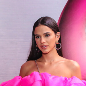 Bruna Marquezine concordou com um internauta que fez piada sobre rumores de gravidez: 'Eu juro que pensei nisso!'