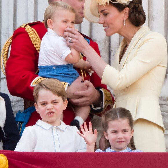 George e Charlotte, filhos de Kate Middleton, gostam do bolo da tia, Meghan Markle