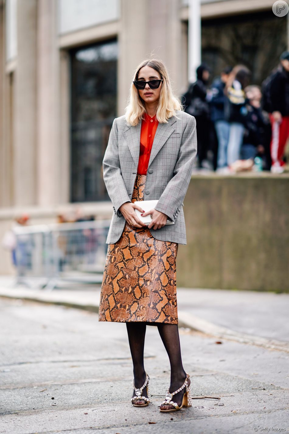 A meia-calça não precisa ser usada só com sapato fechado: ela também fica  cool com sandálias de salto - Purepeople