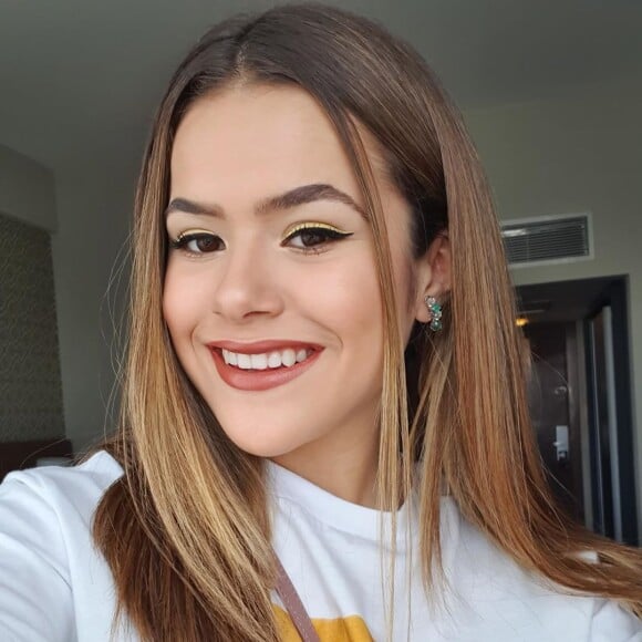 Maisa Silva disse que pai, Celso Andrade, conseguiu encontrar paradeiro da bolsa: 'Ele ligou pro achados e perdidos e não é que acharam a bolsa?. Ela estava guardadinha'