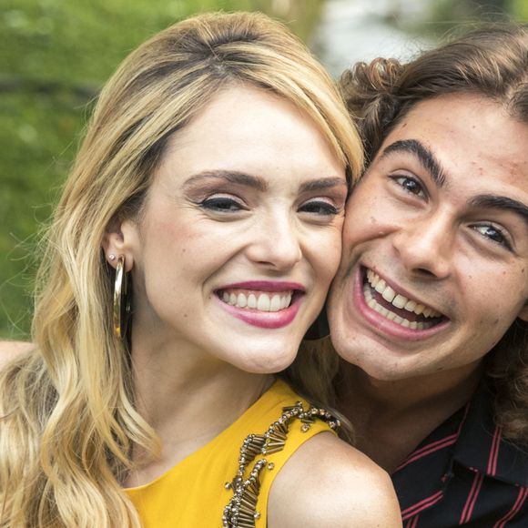 Manu (Isabelle Drummond) e João (Rafael Vitti) vão casar no último capítulo da novela 'Verão 90' após terminarem o relacionamento algumas vezes