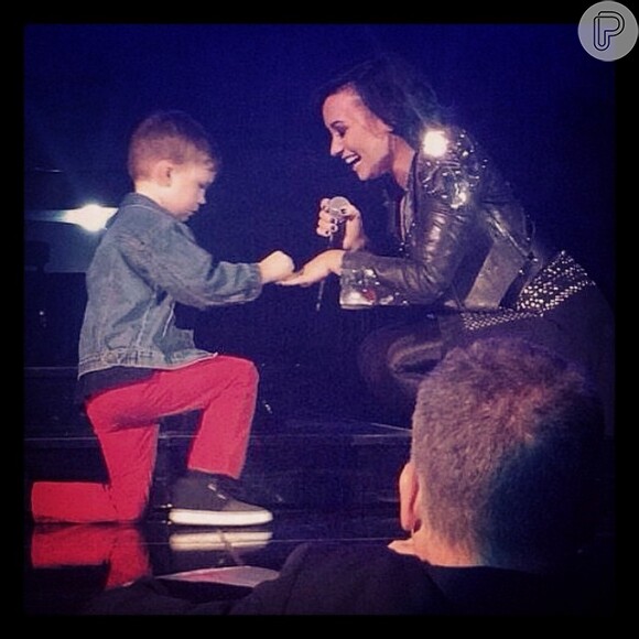 Demi Lovato 'fica noiva' de menino de 5 anos durante show neste sábado, 11 de outubro