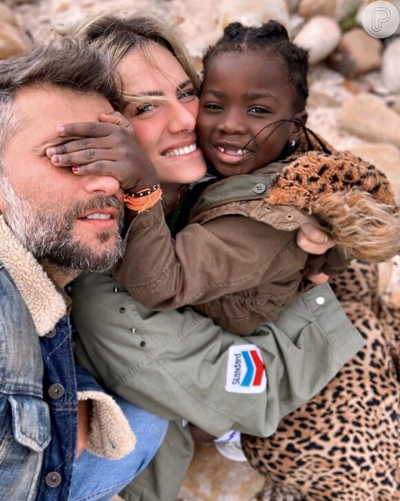 Bruno Gagliasso e Giovanna Ewbank aumentaram a família com a adoção de Bless, de 4 anos, no Malawi, na África