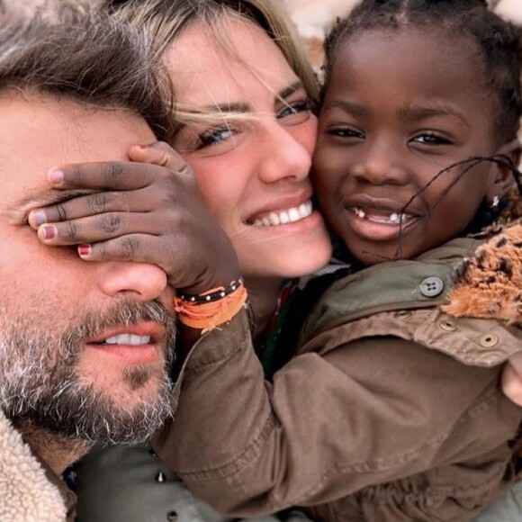Bruno Gagliasso e Giovanna Ewbank aumentaram a família com a adoção de Bless, de 4 anos, no Malawi, na África