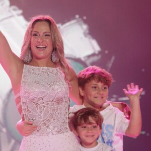 Claudia Leitte é mãe de Davi, de 10 anos, e Rafael, de 6