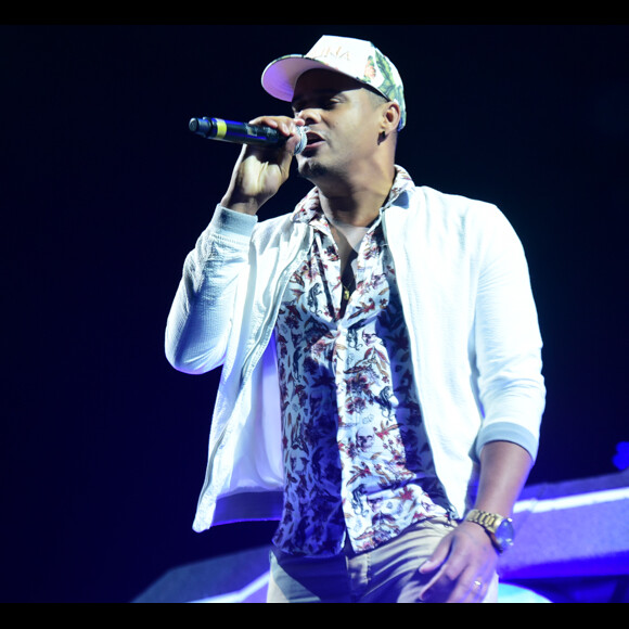 Neblina agita fãs em show no 'Baile do Dennis' no sambódromo do Anhembi, em São Paulo