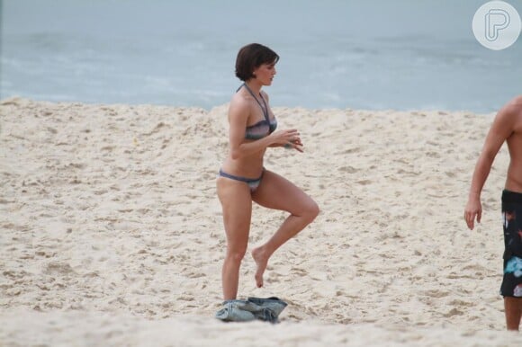 Deborah Secco gravou cenas de 'Louco Por Elas' e mesmo magrinha, mostrava curvas em seu corpo, em novembro de 2012