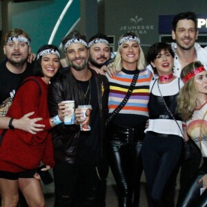 Bruna Marquezine inicia comemorações de aniversário de 24 anos em show de Sandy e Júnior