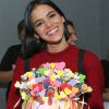 O bolo de aniversário de Bruna Marquezine foi feito pela marca de bolos, bem casados, bolos de rolo e brownies Casal Garcia, que atende tanto no Rio de Janeiro, quanto em São Paulo