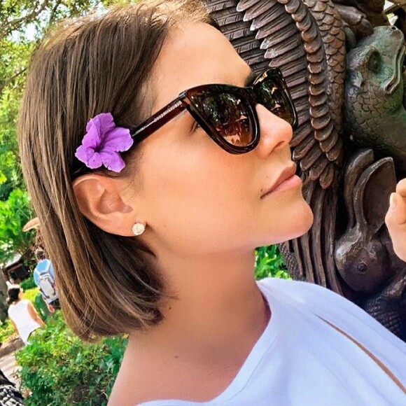 Deborah Secco adotou mega-hair no estilo short bob