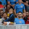 Neymar abraça filho, Davi Lucca, ao chegar em casa nesta quarta-feira, dia 07 de agosto de 2019