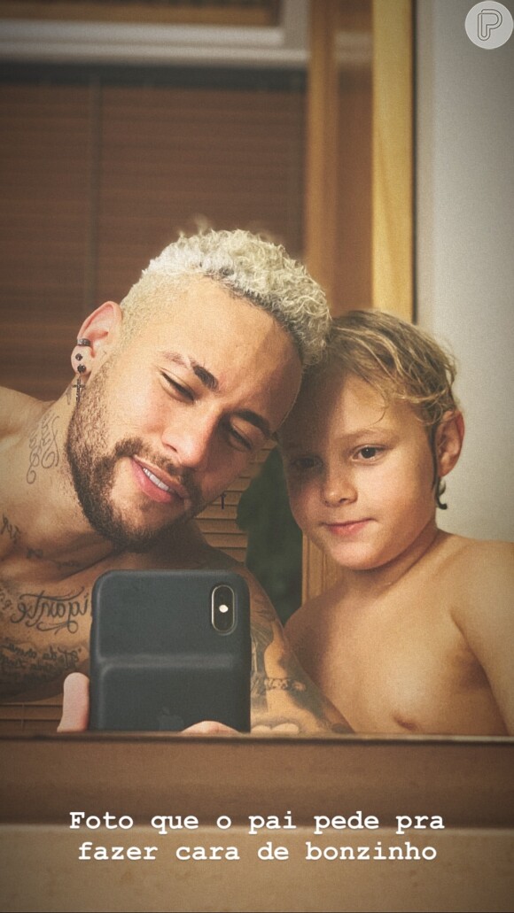 Neymar recebe o carinho do filho, Davi Lucca, ao chegar em casa nesta quarta-feira, dia 07 de agosto de 2019