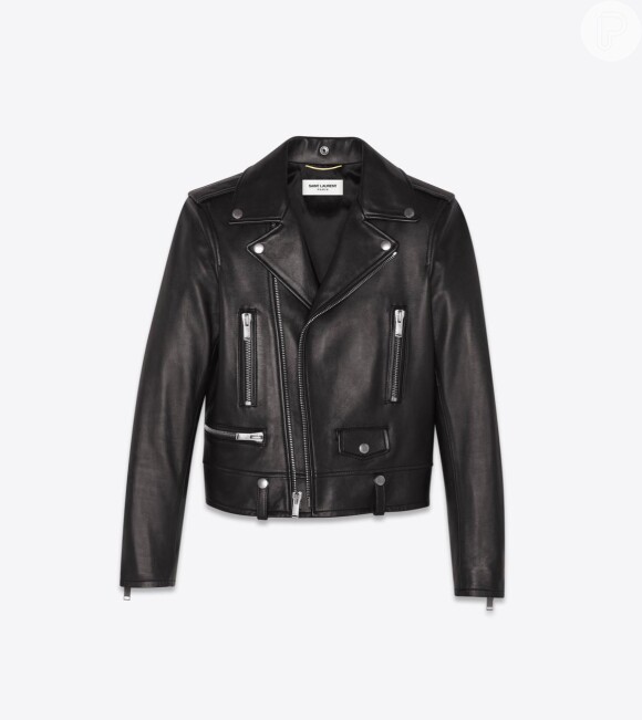 Bruna Marquezine  usou jaqueta de couro do Yves Saint Laurent para viajar nesta quarta-feira, dia 07 de agosto de 2019