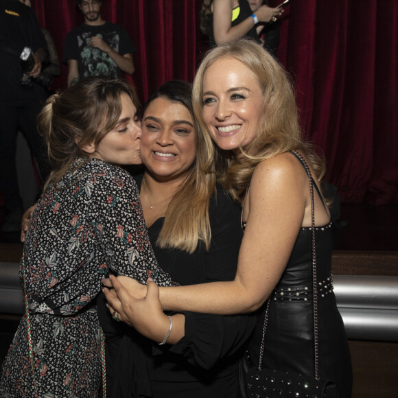 Carolina Dieckmann beija Preta Gil e Angélica em evento nesta quinta-feira, dia 08 de agosto de 2019